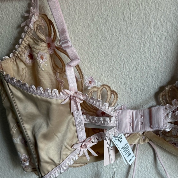 Victoria’s Secret Flyaway Bra - Picture 7 of 10